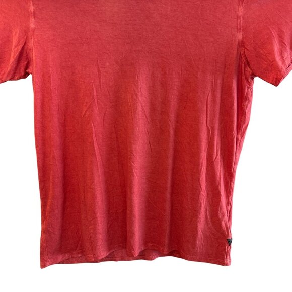 GUESS Los Angeles Shirt Mens Large Red V Neck Pima Cotton Short Sleeve Tee Soft - Picture 3 of 9